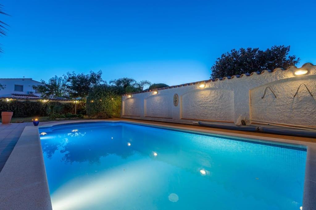 Sm21-Gran Casa De Vacaciones En La Playa, 4 Habitaciones, Climatizada, Piscina, Barbacoa Y Wifi Empuriabrava Kültér fotó