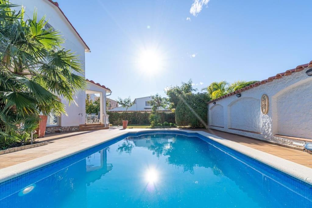 Sm21-Gran Casa De Vacaciones En La Playa, 4 Habitaciones, Climatizada, Piscina, Barbacoa Y Wifi Empuriabrava Kültér fotó