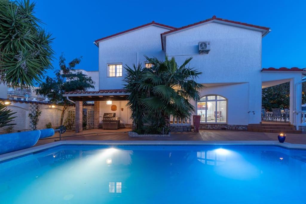 Sm21-Gran Casa De Vacaciones En La Playa, 4 Habitaciones, Climatizada, Piscina, Barbacoa Y Wifi Empuriabrava Kültér fotó