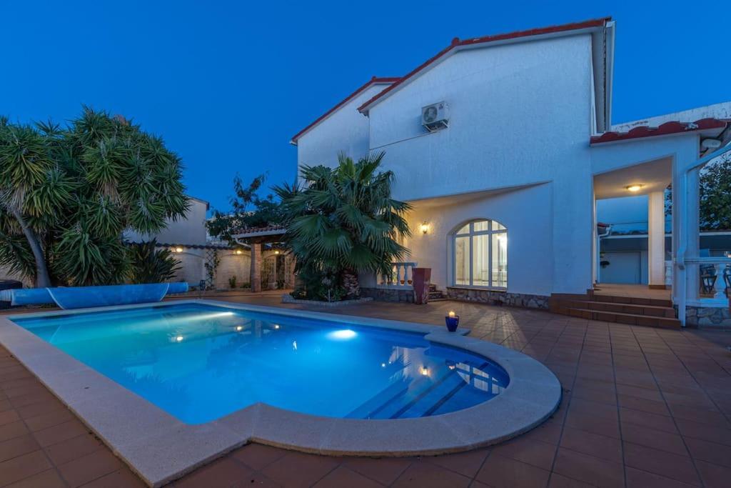 Sm21-Gran Casa De Vacaciones En La Playa, 4 Habitaciones, Climatizada, Piscina, Barbacoa Y Wifi Empuriabrava Kültér fotó