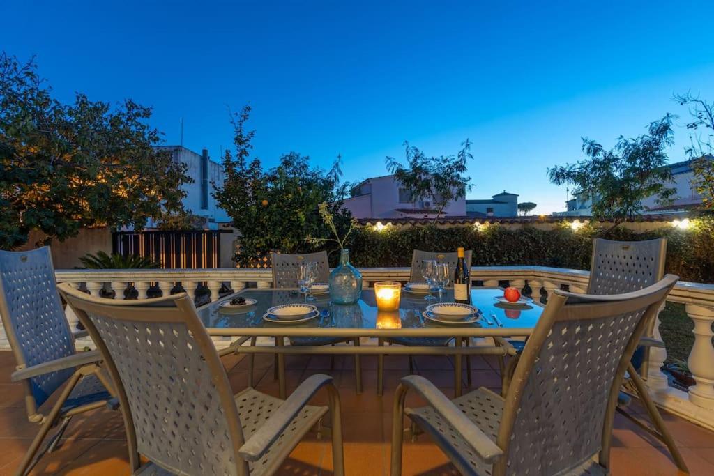 Sm21-Gran Casa De Vacaciones En La Playa, 4 Habitaciones, Climatizada, Piscina, Barbacoa Y Wifi Empuriabrava Kültér fotó